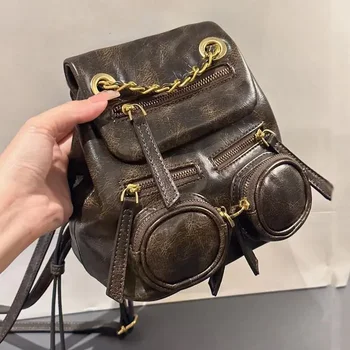 Кожаный карманный рюкзак в американском стиле для женщин 2023 Новый модный высококачественный мини-маленький рюкзак с милой цепочкой